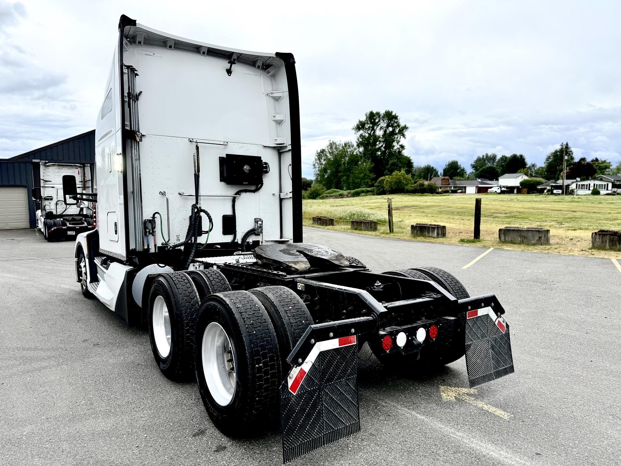 2023 Kenworth T680 — photo 6
