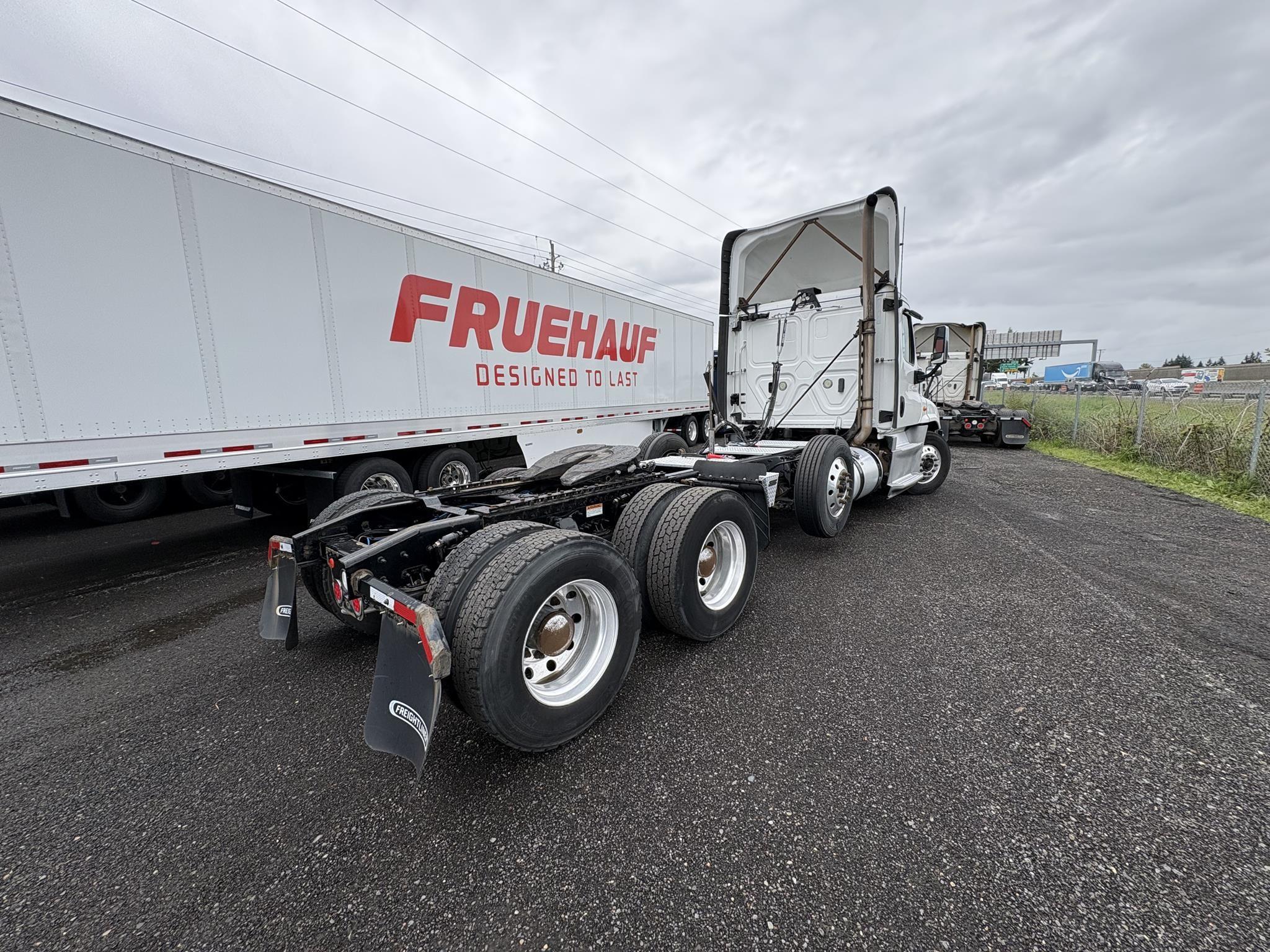 2020 Freightliner Cascadia — photo 3