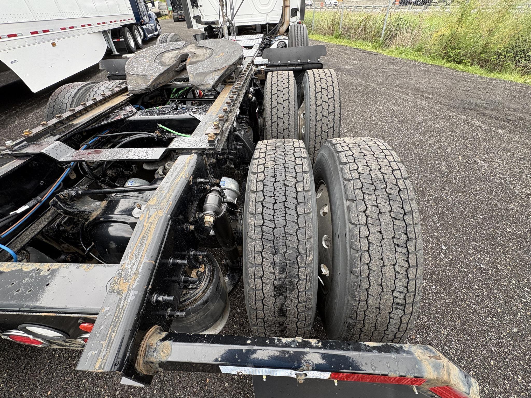 2020 Freightliner Cascadia — photo 5