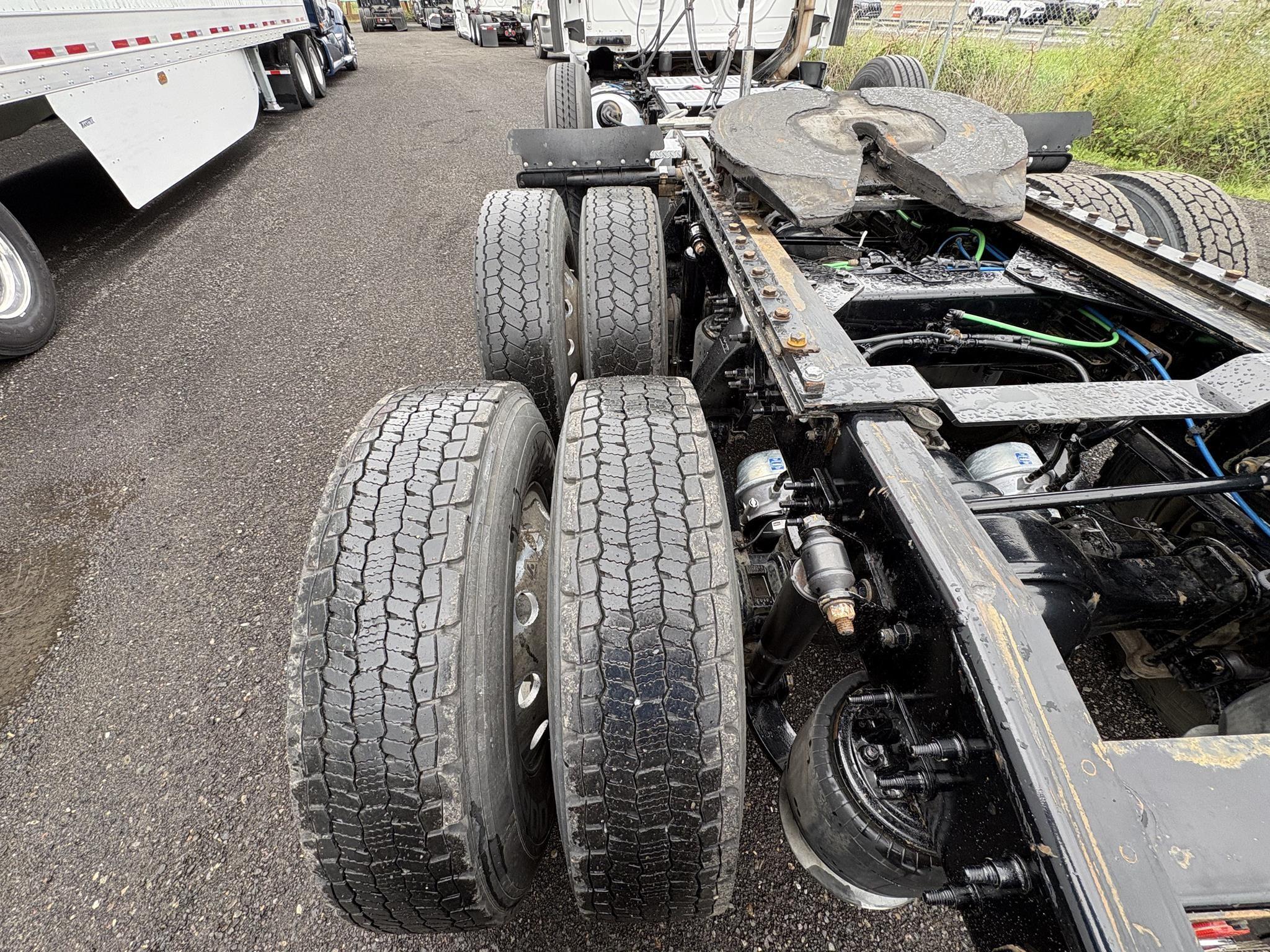 2020 Freightliner Cascadia — photo 6