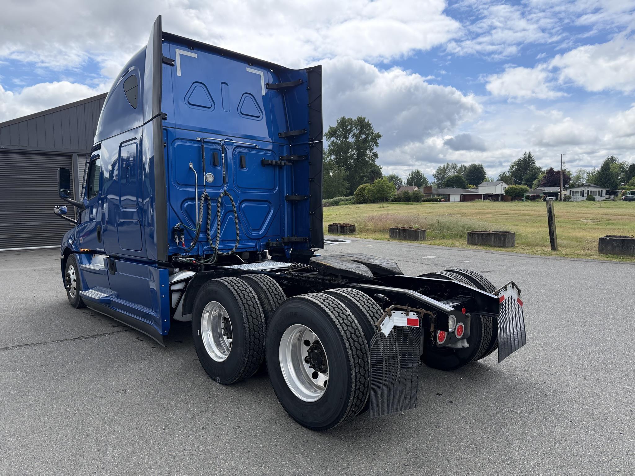 2022 Freightliner Cascadia in Ridgefield, WA — photo 6