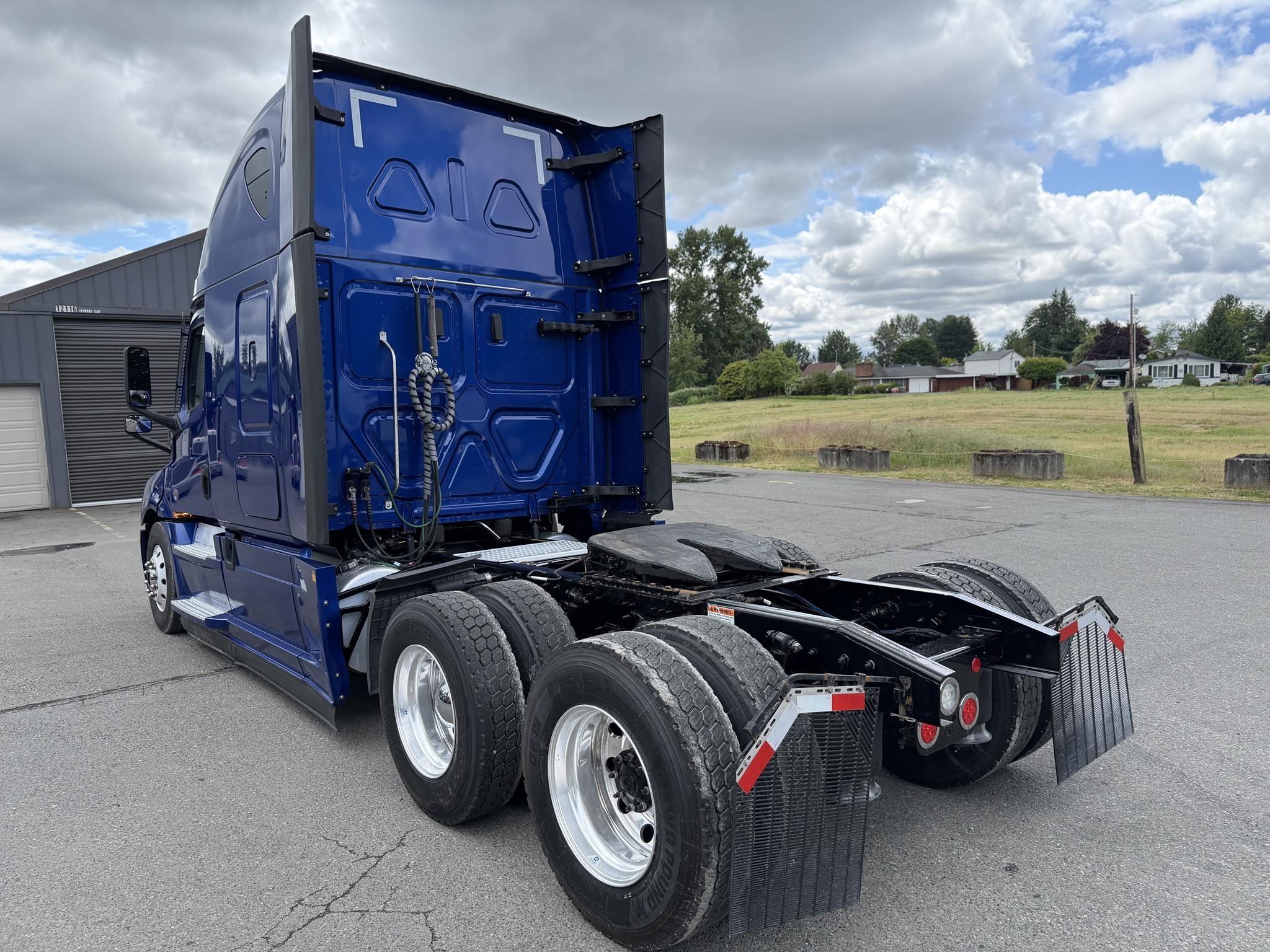 2022 Freightliner Cascadia in Ridgefield, WA — photo 6