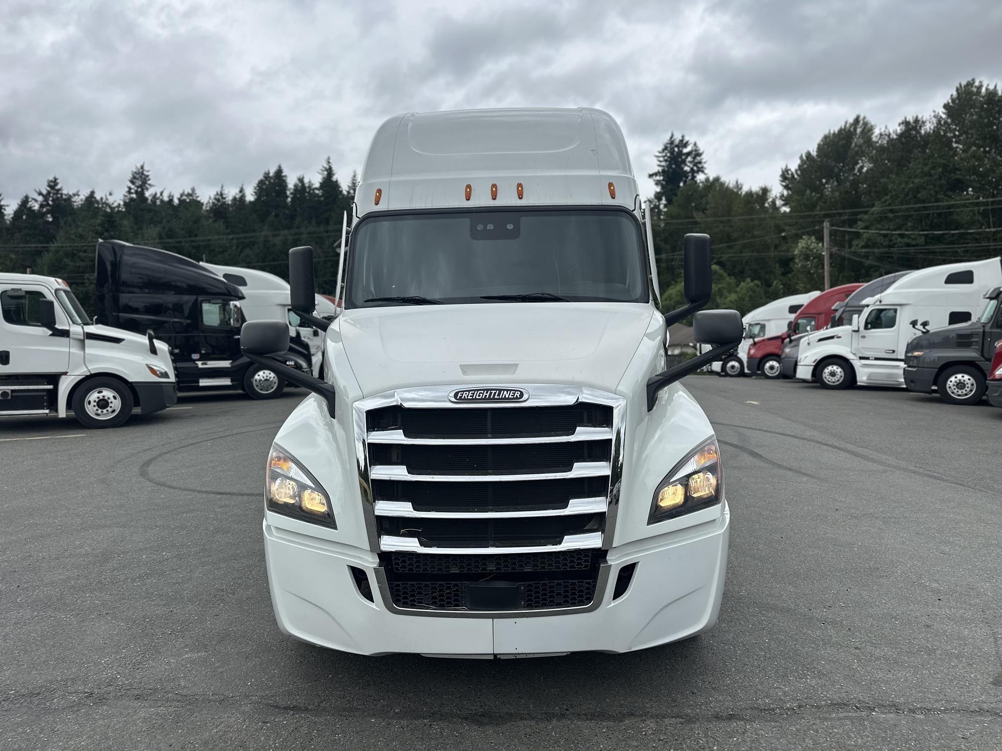 2020 Freightliner Cascadia — photo 2