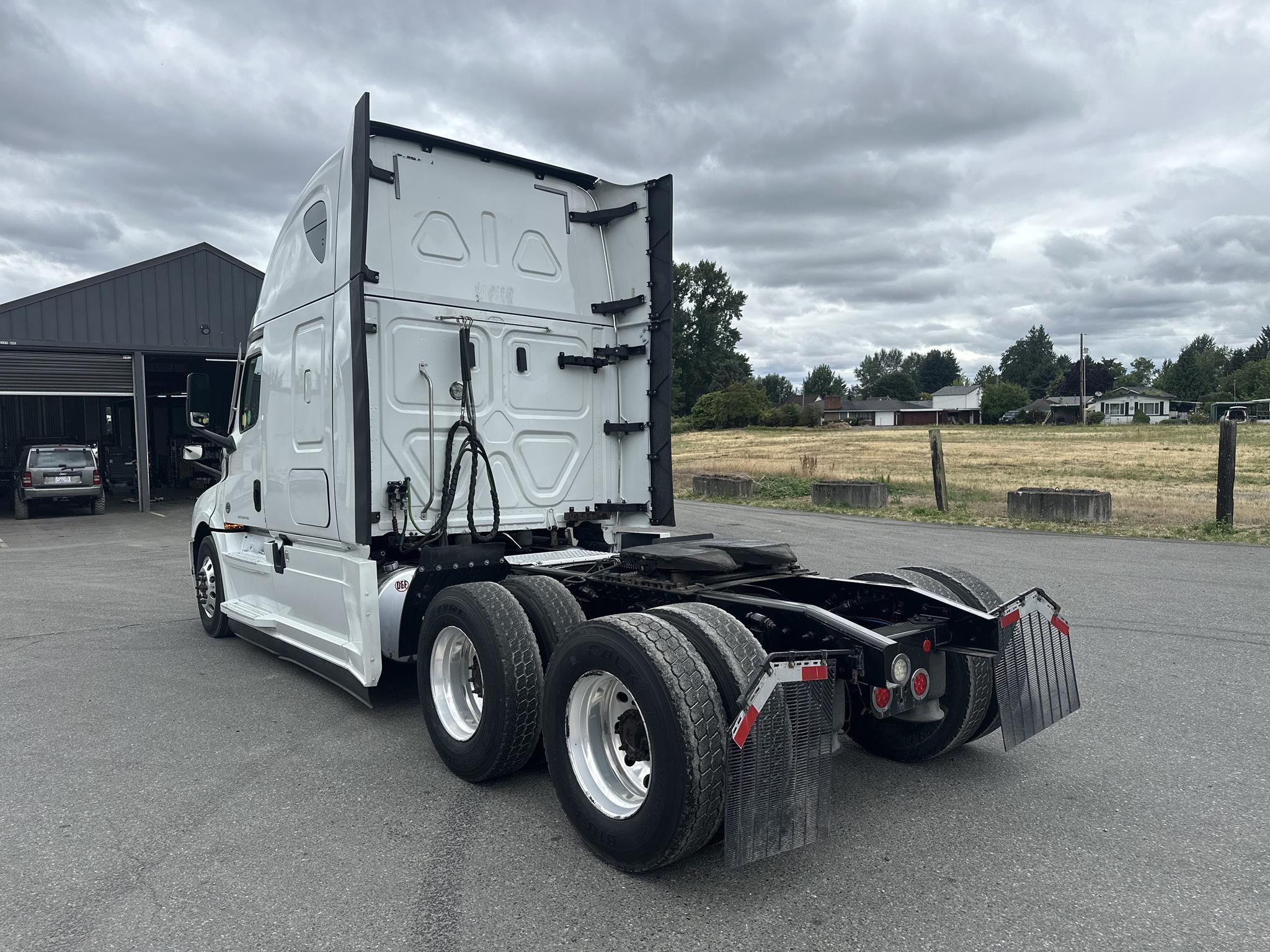 2020 Freightliner Cascadia — photo 6