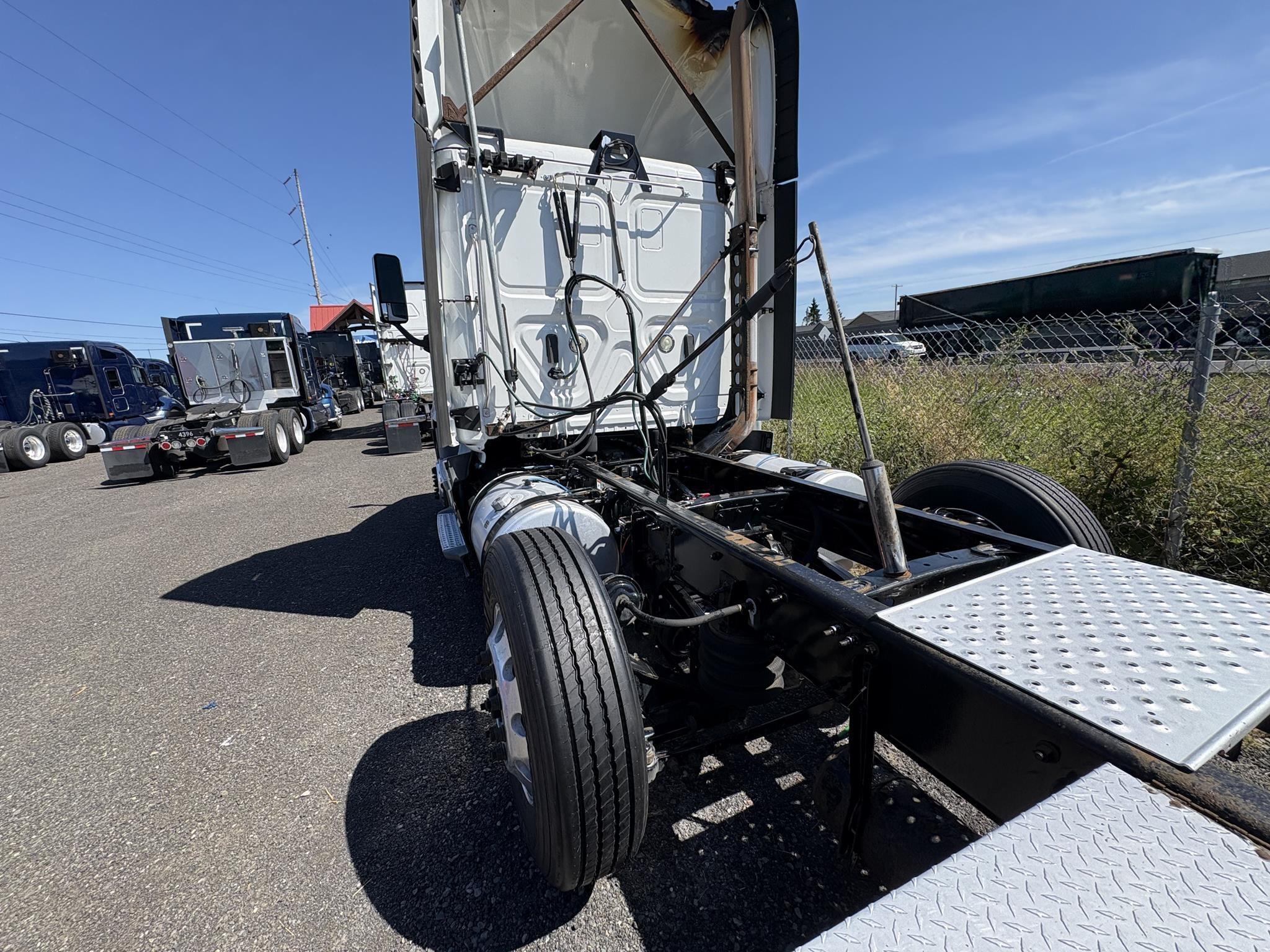 2020 Freightliner Cascadia in Ridgefield, WA — photo 5
