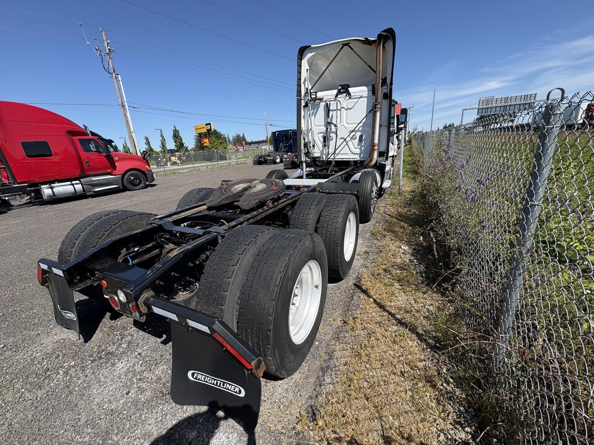 2020 Freightliner Cascadia in Ridgefield, WA — photo 4