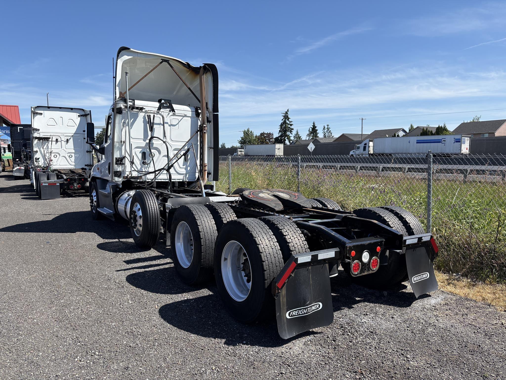 2020 Freightliner Cascadia in Ridgefield, WA — photo 3
