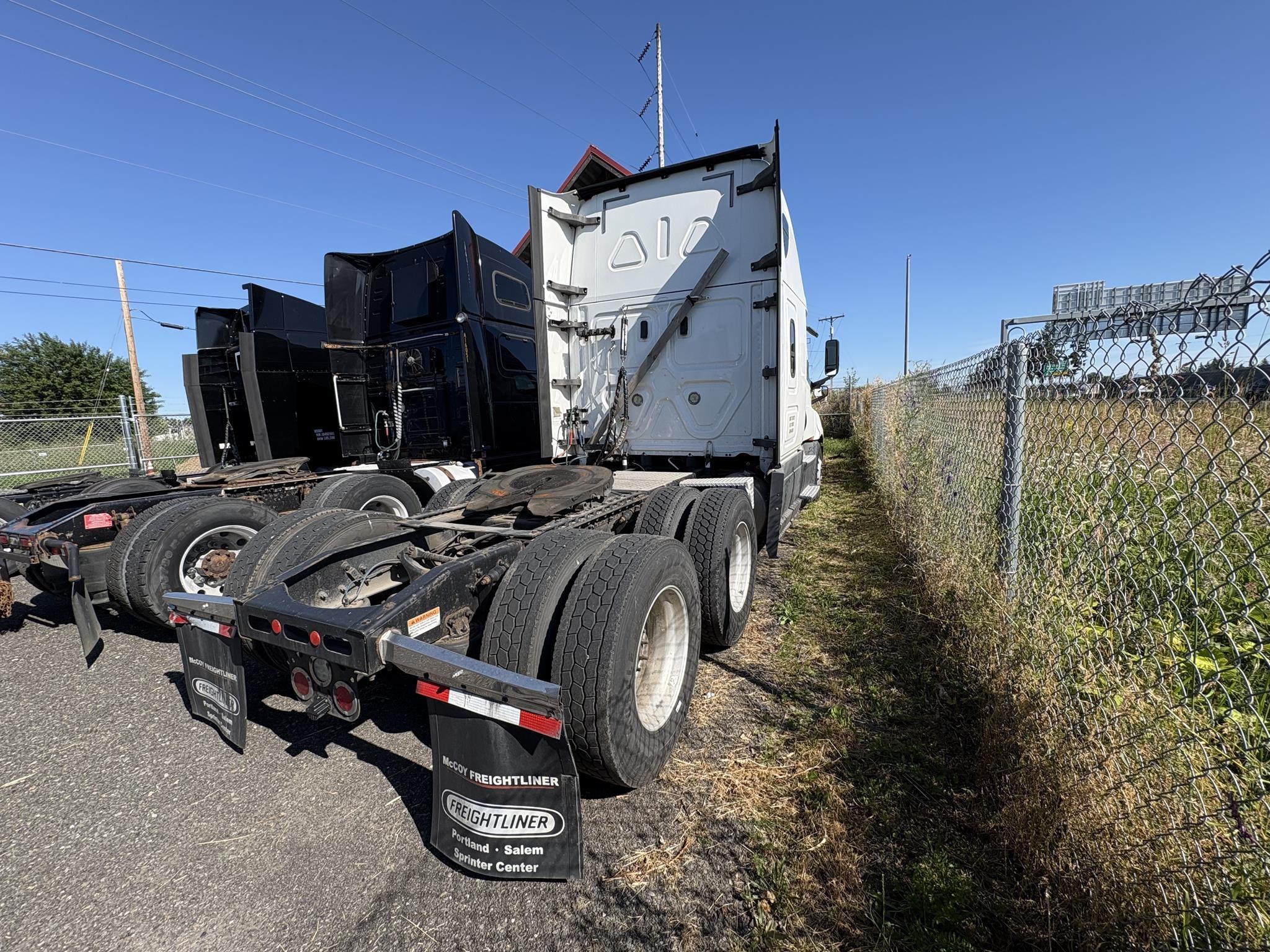 2019 Freightliner Cascadia — photo 3