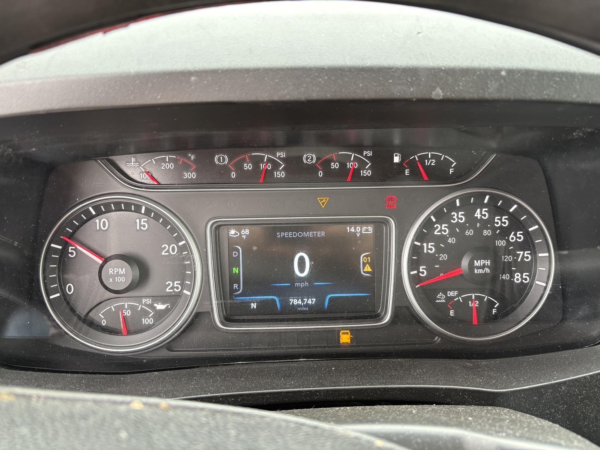 2018 International LT — photo 3