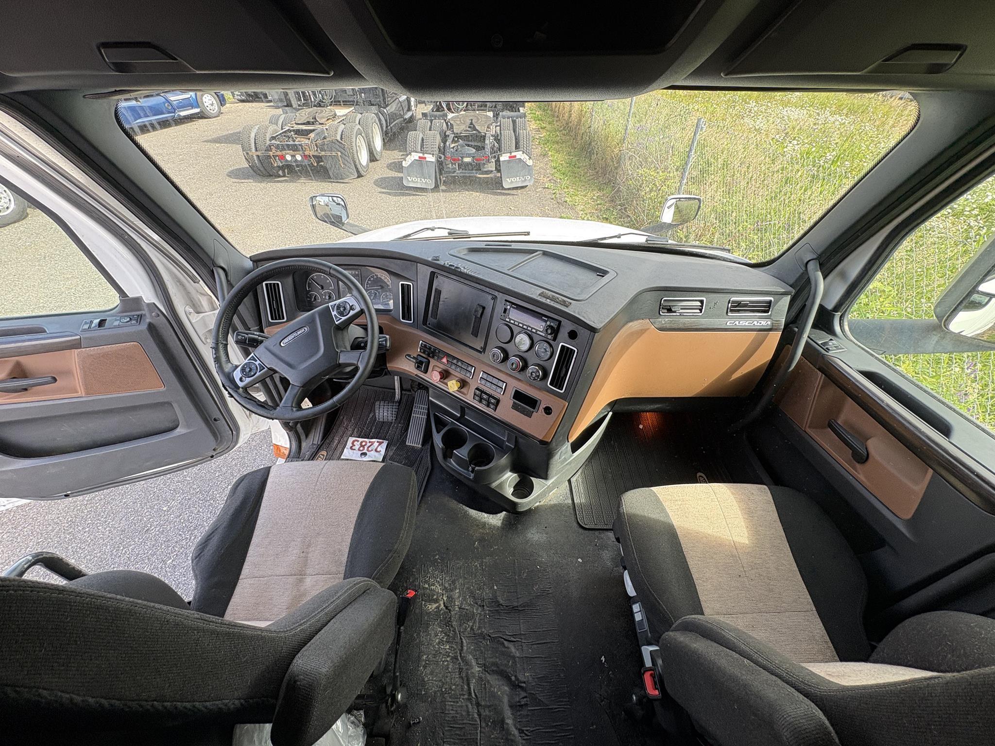 2022 Freightliner Cascadia in Ridgefield, WA — photo 4