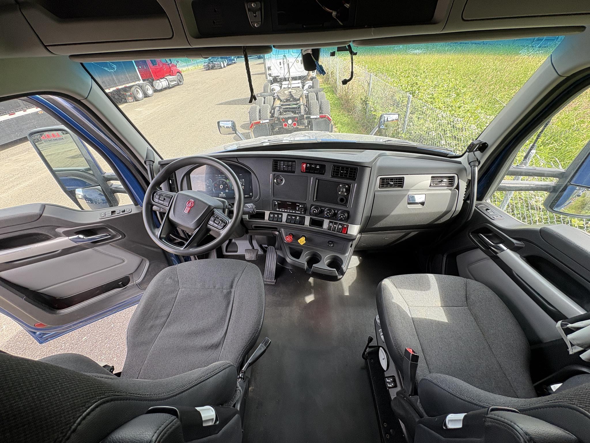2022 Kenworth T680 — photo 3