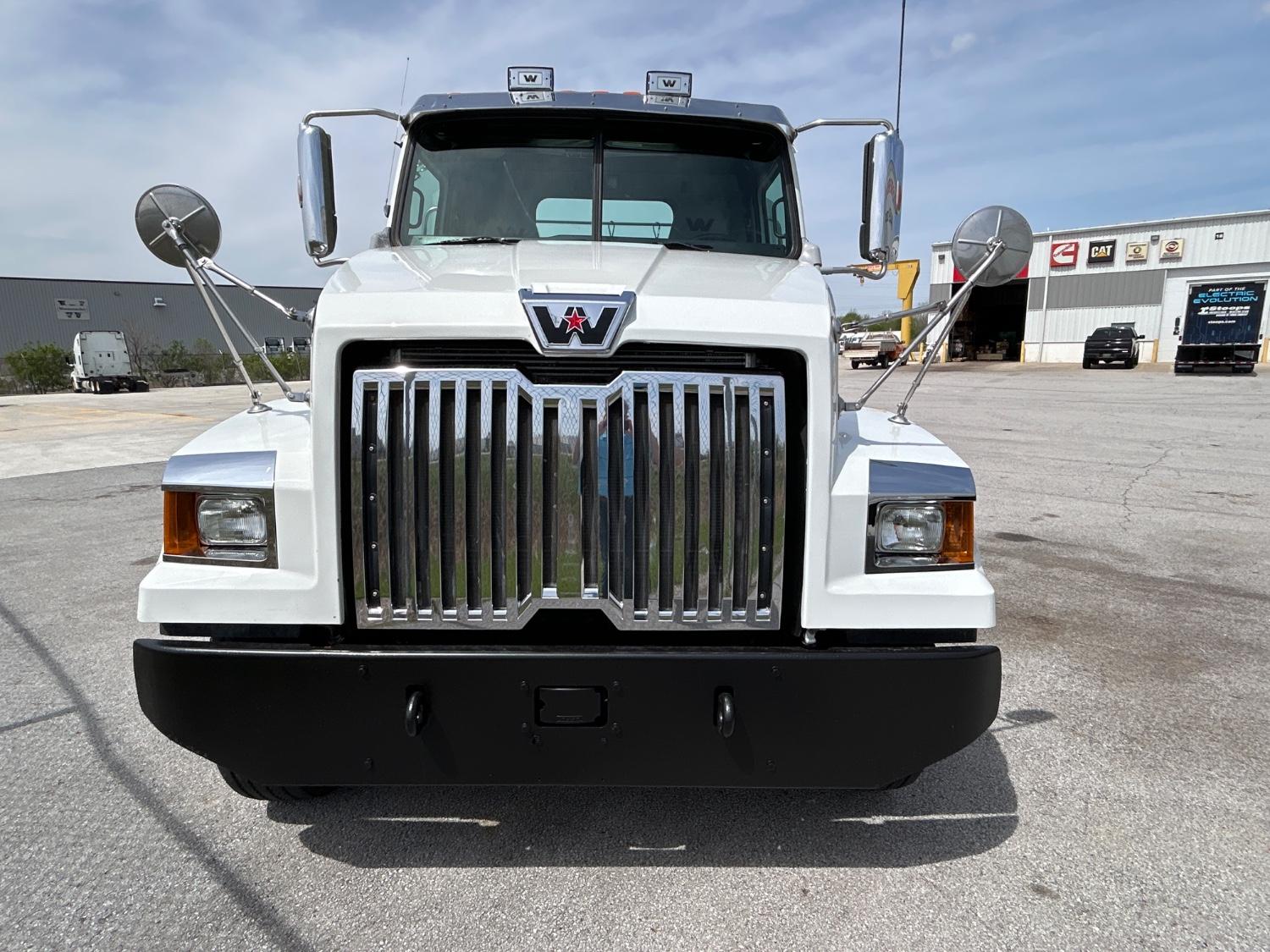 2020 Western Star 4700 — photo 2
