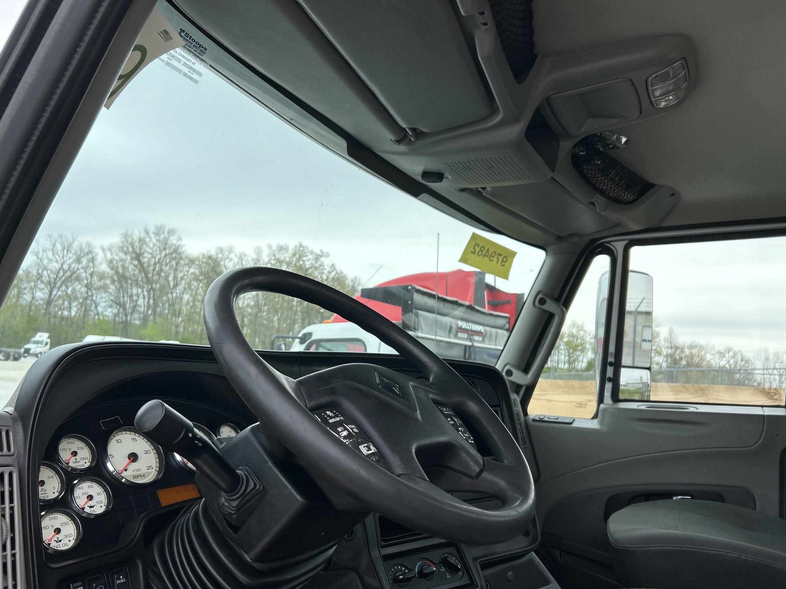 2016 International ProStar in Fremont, IN — photo 5