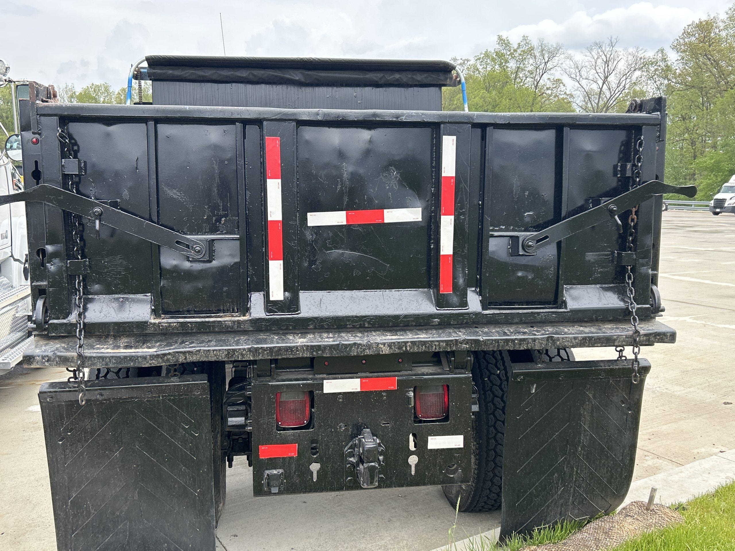 2017 Freightliner M2 106 — photo 3