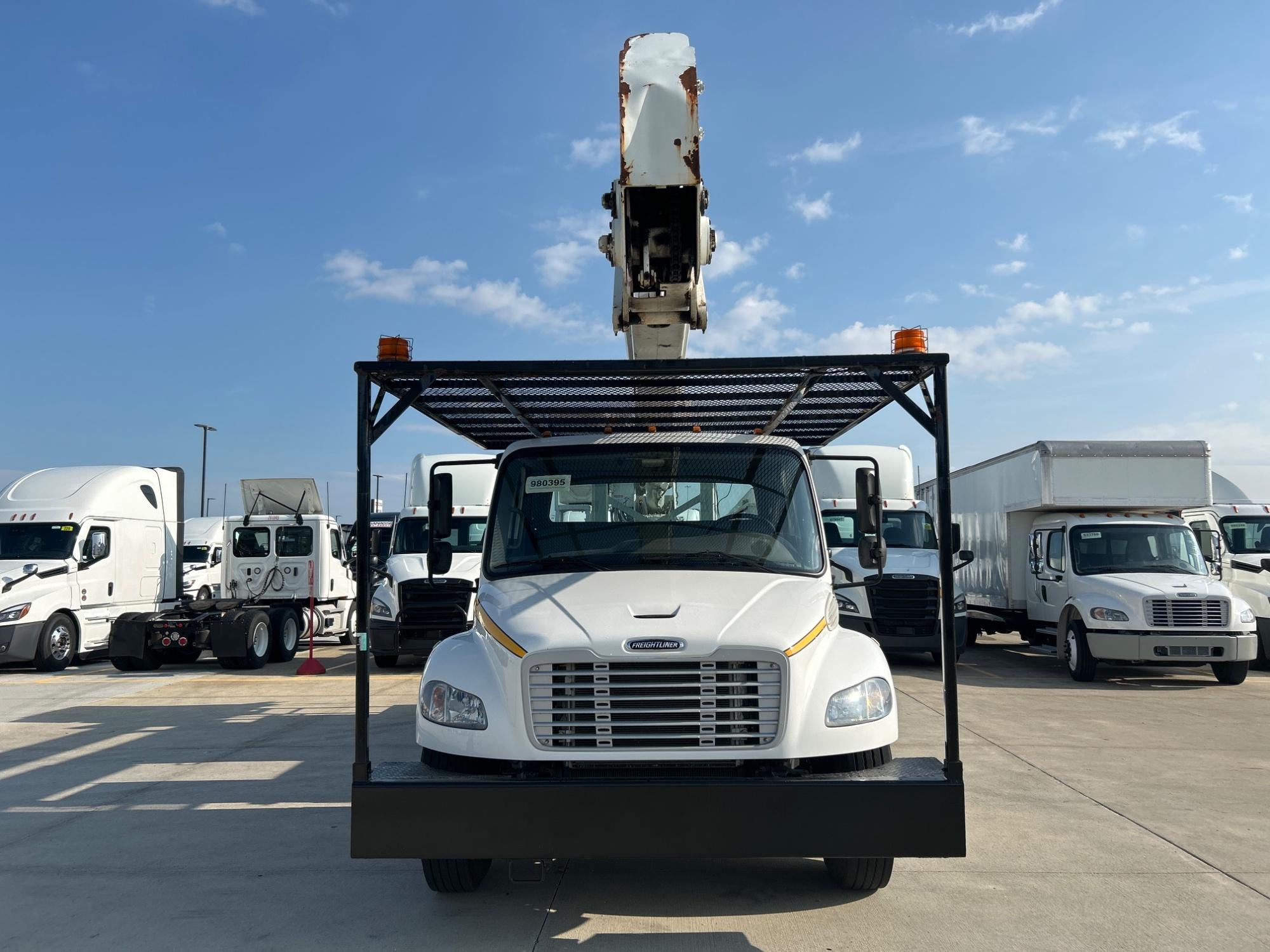 2016 Freightliner M2 106 — photo 3