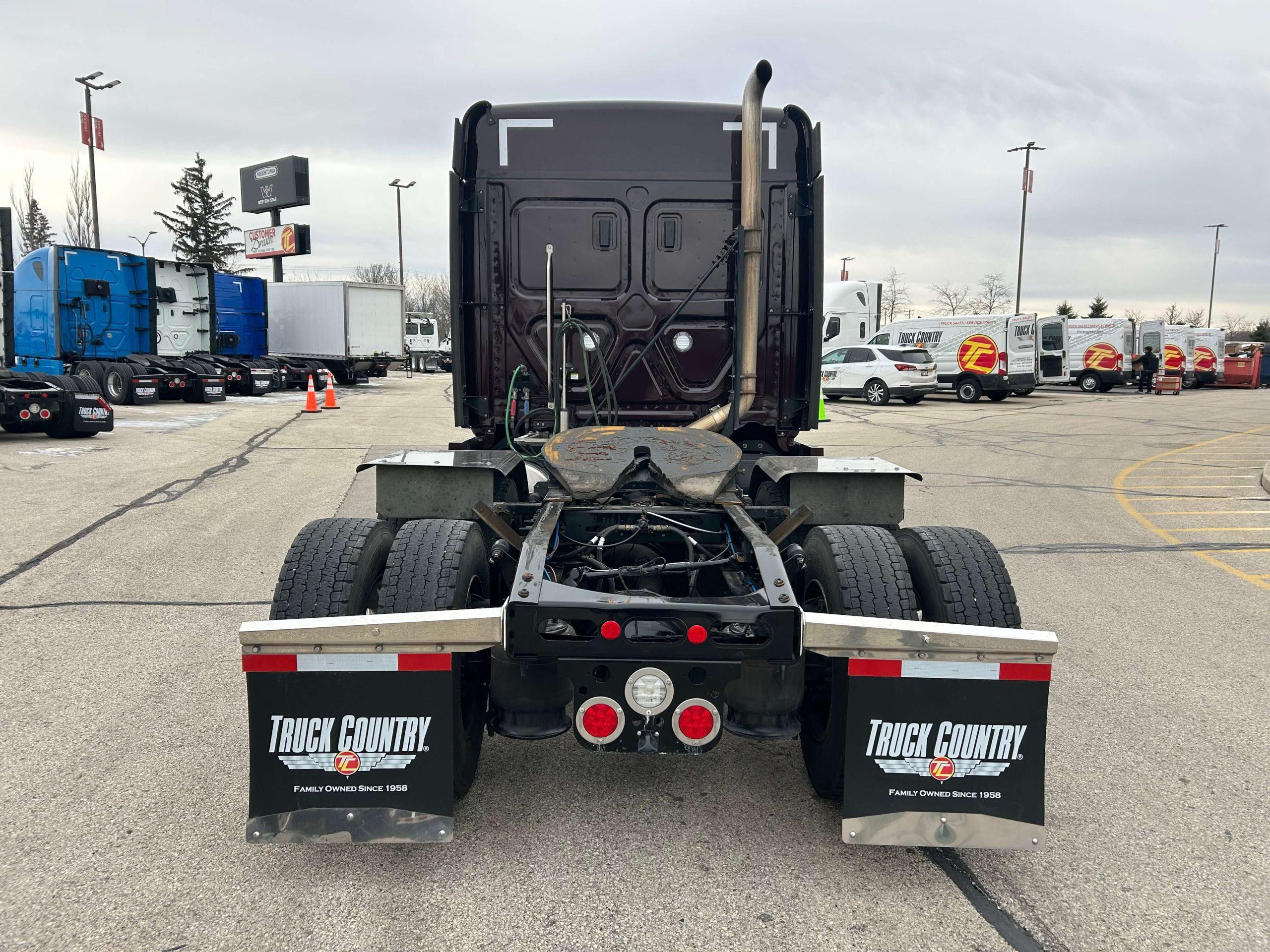 2025 Freightliner Cascadia — photo 4