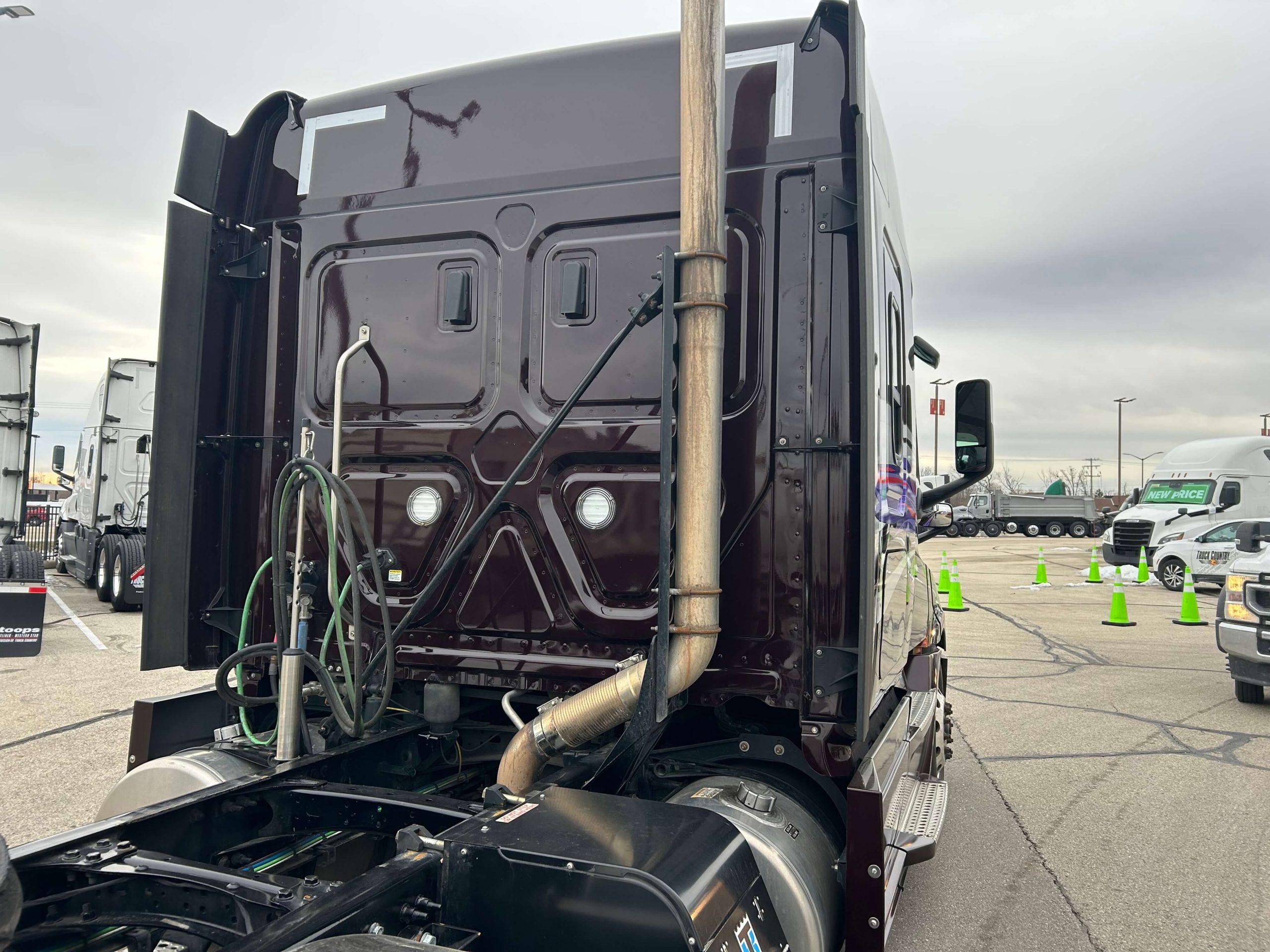 2025 Freightliner Cascadia — photo 5