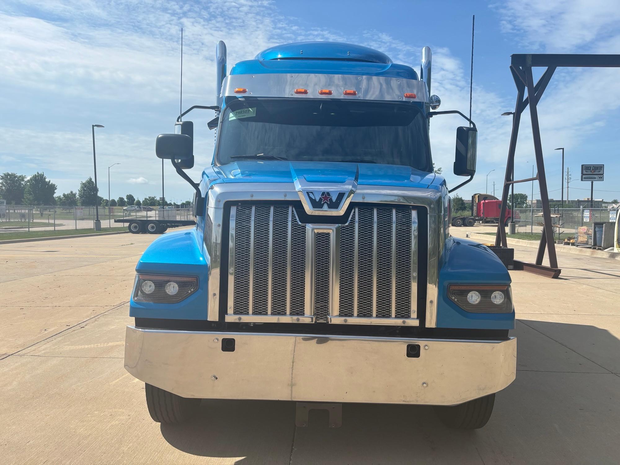 2023 Western Star 49X — photo 2