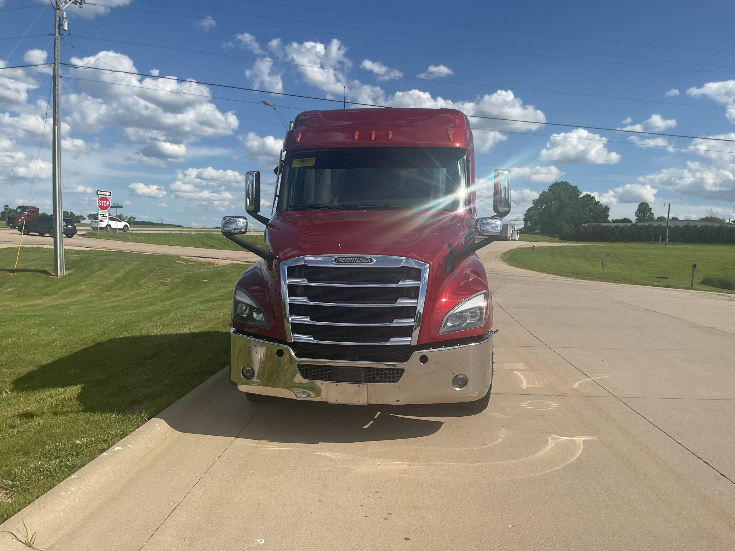 2023 Freightliner Cascadia in Dubuque, IA — photo 2