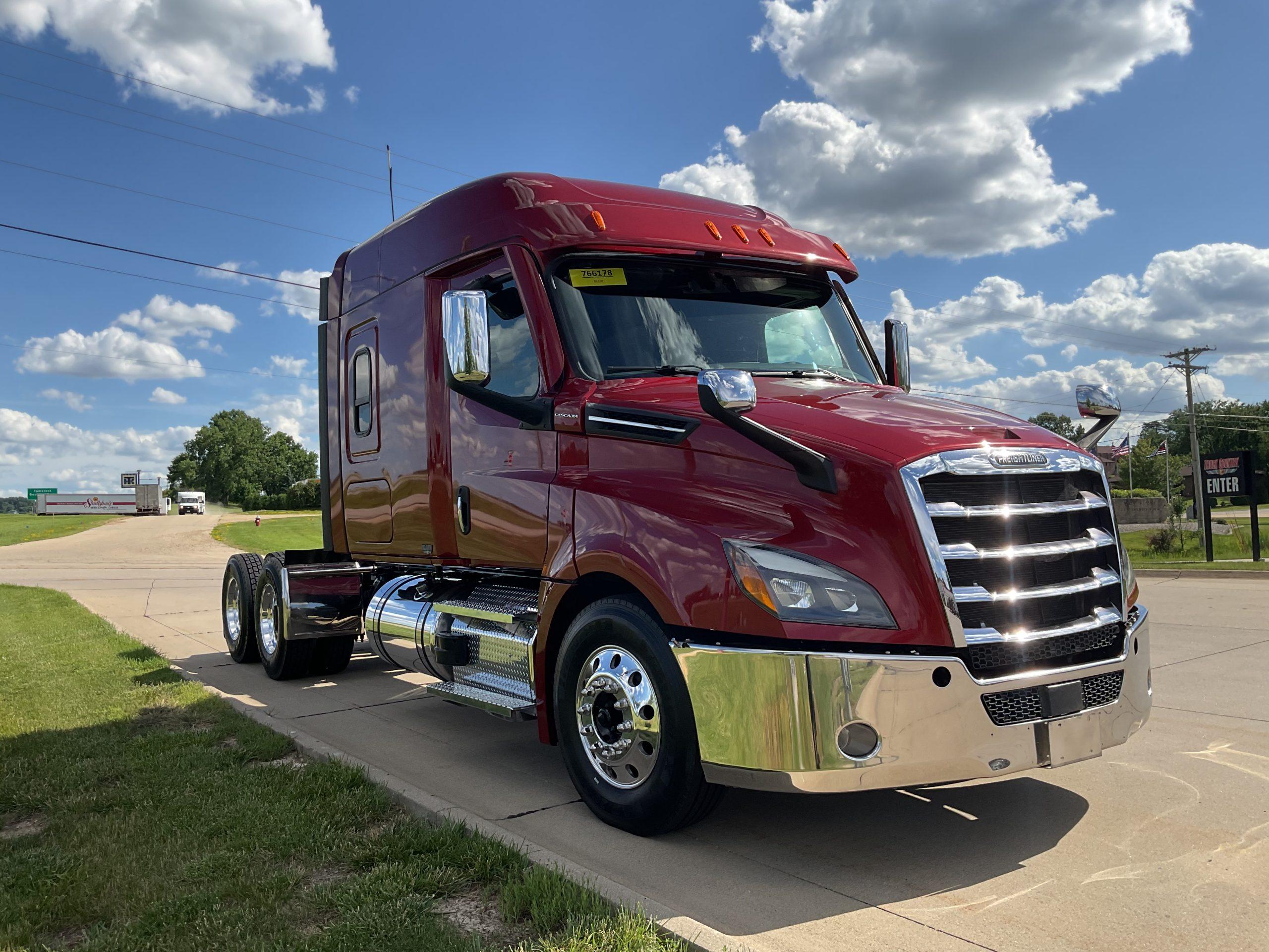 2023 Freightliner Cascadia in Dubuque, IA — photo 3